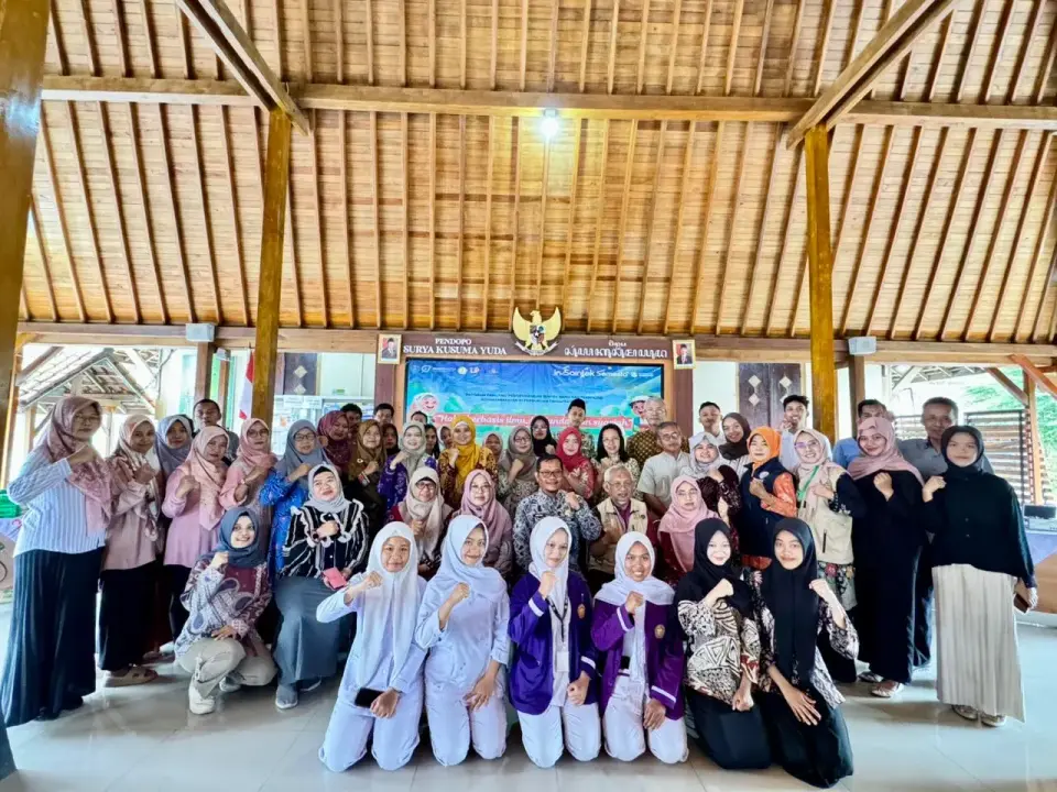 “Berbagi untuk Sesama”, Dharma Wanita Unsoed Gelar Bazar Murah dan Baksos Ramadan