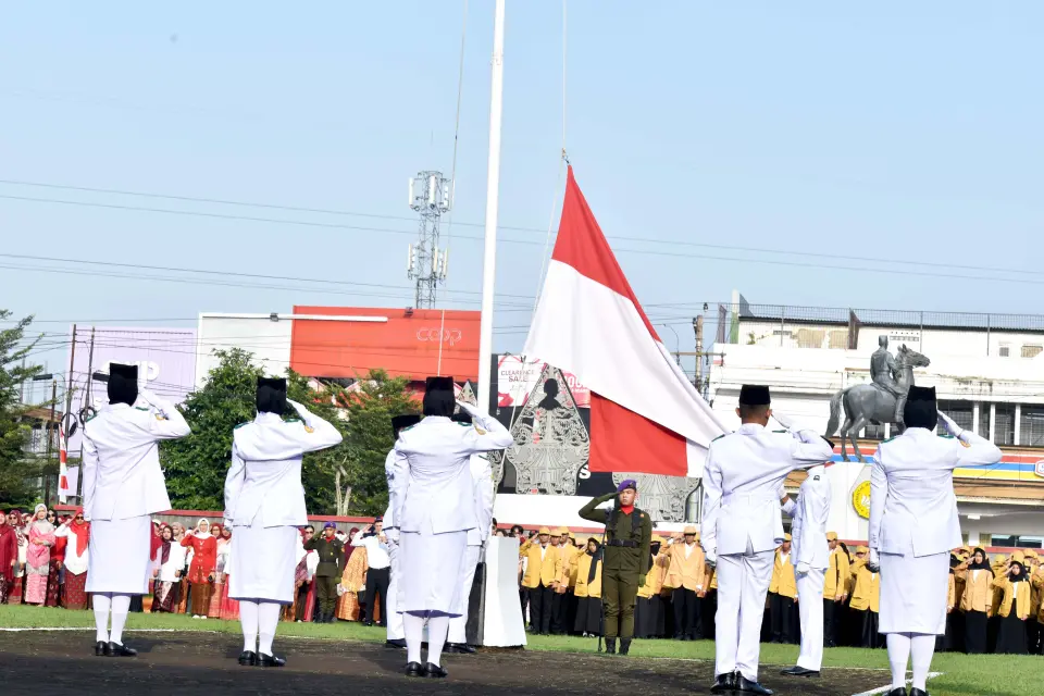 99 Pegawai UNSOED Terima Penghargaan Satyalancana Karya Satya di HUT ke-80 RI