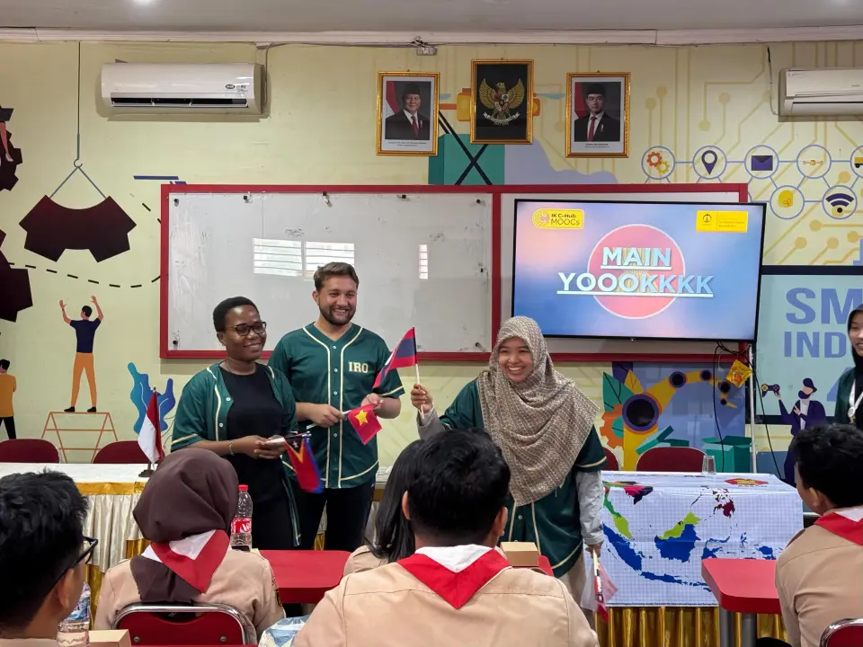 Mahasiswa Internasional Unsoed Perkuat Literasi ASEAN di Sekolah melalui Kolaborasi Pengabdian Masyarakat Bersama UI dan Kemenlu RI
