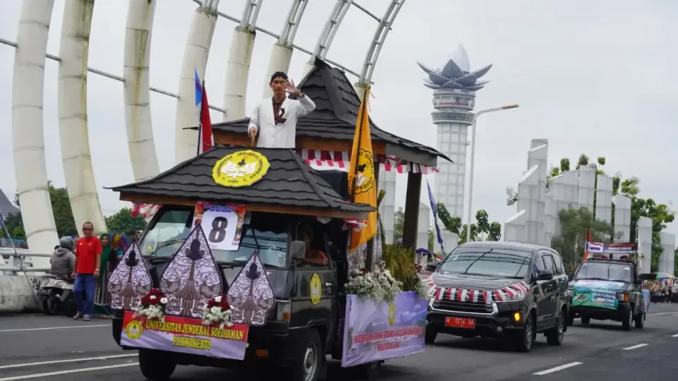 Unsoed Ikut Meriahkan Karnaval Mobil Hias di Kabupaten Banyumas
