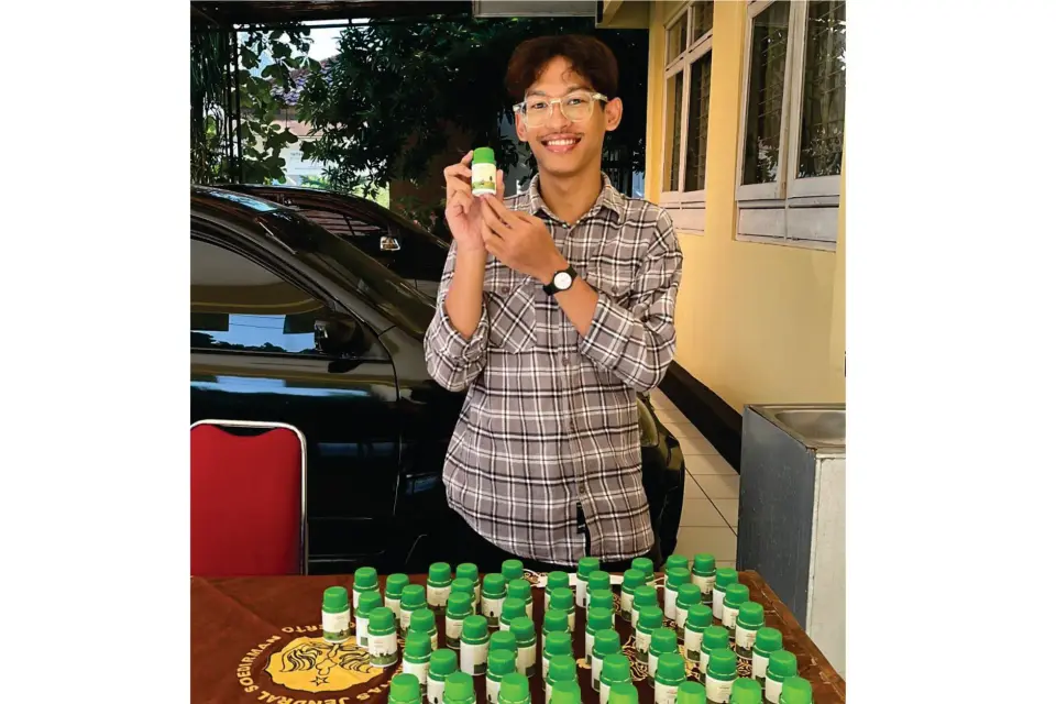 Pemanfaatan Limbah Kulit Nanas & Jeruk Menjadi Cairan Pembersih Lantai