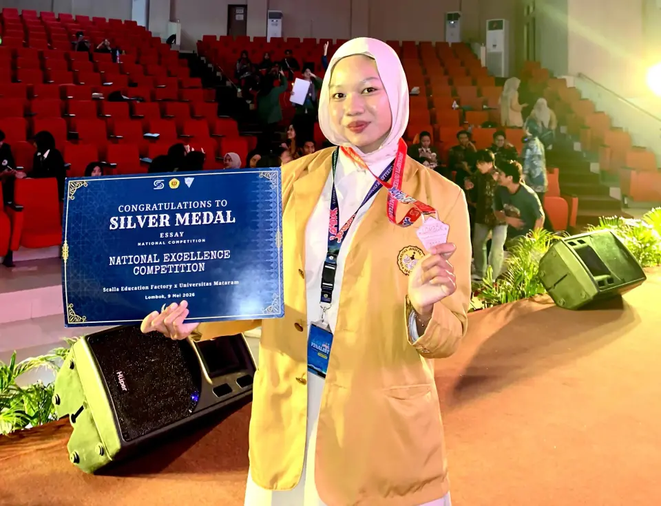 Dari Kolam Renang ke Dunia Esai: Rachel Laeli Putri Ramadhani FH Unsoed Torehkan Prestasi dan Inspirasi